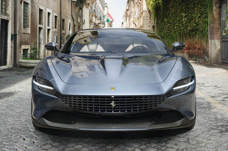 「フェラーリ・ローマ」は2＋2の新型FRスポーツモデル。最高出力620PS、最大トルク760N・mの3.9リッターV8ツインターボエンジンを搭載する。