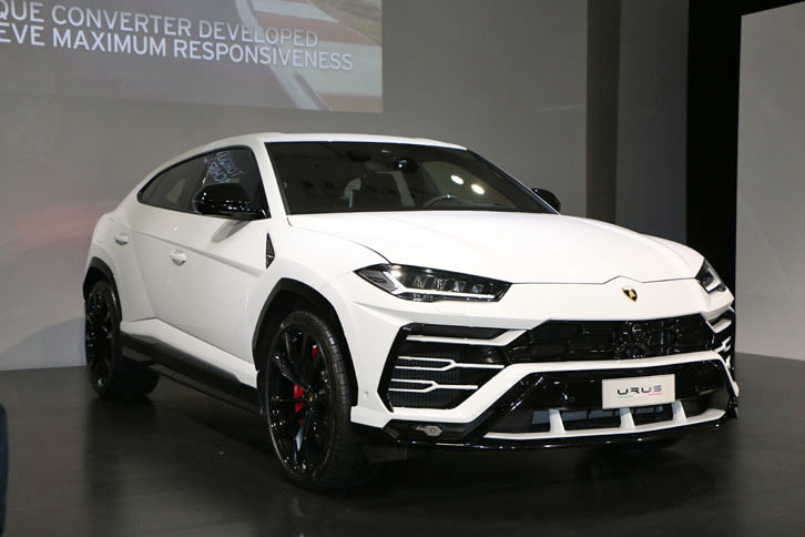 
	「ウルス」の日本市場での価格は2779万9200円。デリバリーの開始時期は2018年春となっている。
	