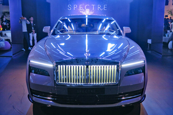 ロールス・ロイス・スペクター プロフェシー（フロント）