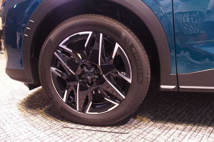 プジョー3008（フロントホイール）