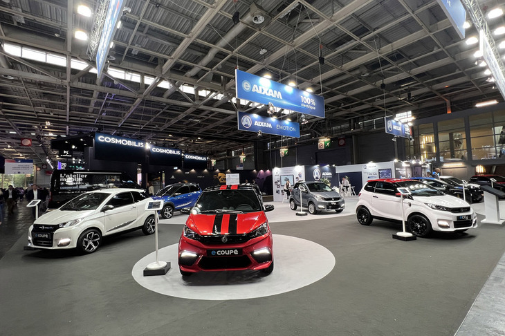 フランスのマイクロカーブランド、エクサムのブース。