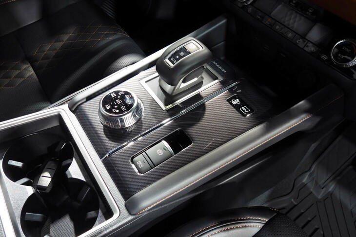 三菱アウトランダーPHEV ACTIVE FIELD（コンソールアクセントパネル）