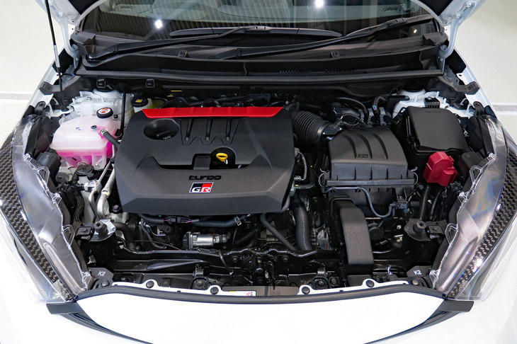 トヨタGRヤリスRZ（1.6リッター直3ターボエンジン）