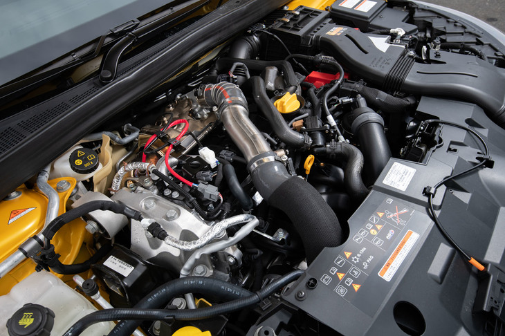 高出力化が図られた1.8リッター直4ターボエンジン。ターボのベアリングにセラミックを用いることで、摩擦を従来の3分の2に低減。レスポンスアップを実現している。