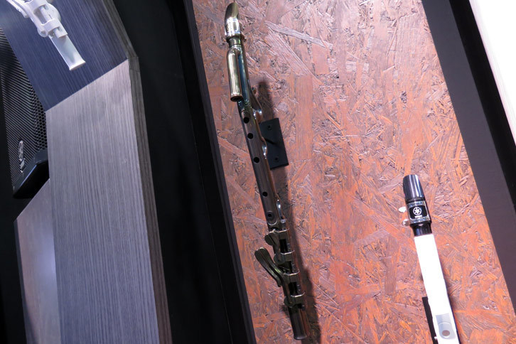 樹脂製縦笛の「ヴェノーヴァ」にも、バイク由来の表面処理が施されていた。