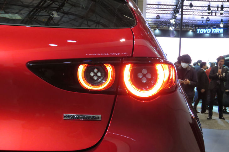 マツダ3ハッチバック（リアコンビランプ）