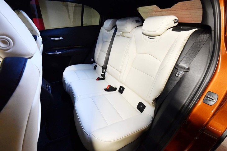 後席のレッグルームはクラストップの広さとうたわれている。