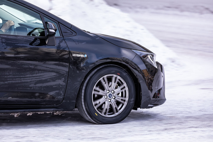 2021年9月に発売された横浜ゴムのスタッドレスタイヤ「アイスガード7」。「アイスガード6」に続くアイスガードシリーズの7世代目にあたり、2022年で誕生20周年を迎える同ブランドの節目を飾るモデルでもある。