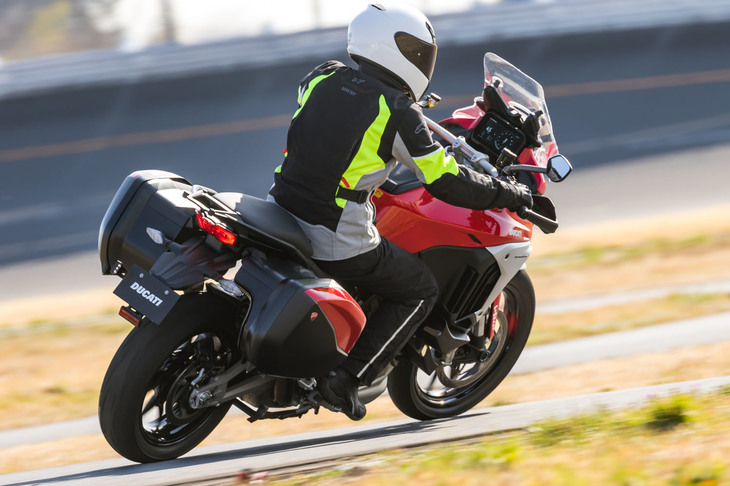 従来モデルから全面的な刷新を受けた「ムルティストラーダV4」。二輪車初となる先進運転支援システムの採用もあり、新しい時代へ向けたドゥカティの意気込みを感じさせるモデルに仕上がっていた。