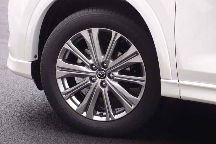 マツダCX-5 XDエクスクルーシブモード（19インチのフロントホイール）