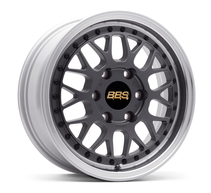 サイズ：17インチ×6.5J
	価格：12万5400円
	対応車種：【トヨタ】ハイエース（200系）