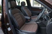 特別仕様車「TSIファーストエディション」には2トーンカラーのレザーシートが装着される。