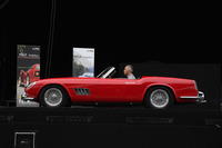 785万5000ユーロ（約10億5300万円）で落札された「250GTカリフォルニア スパイダー」（1959年）。