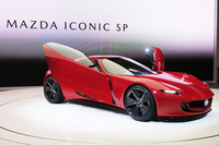 マツダが出展したコンセプトモデル「アイコニックSP」。各メーカーの展示は、4年前の最後の東京モーターショーのときよりむしろ、クルマ好きの期待に応えるものになっていたように思う。