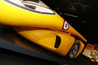 操舵を行うキャビン部分とエンジンを搭載した後部は、それぞれ独立している。