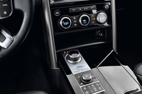 新型「ランドローバー・ディスカバリー」の限定車、受注開始の画像