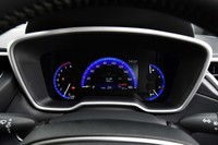 「Z」グレードのオプティトロンメーター。7インチのカラーインフォメーションディスプレイが備わる。