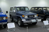 ご存じのとおり“70”は現在まで生産が続いているご長寿モデル（写真は1987年式）。撮影を担当した向後一宏カメラマンがかつて同じ色の個体を所有していたとのことで、熱心に見入っていた。