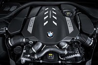 最新の4.4リッターV8ツインターボエンジンは、最高出力530ps、最大トルク750Nmを発生する。（写真は欧州仕様車のもの）