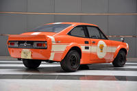 2代目「サニー」のなかでも「1200GX」はエンジンにSUツインキャブレターを装備した高性能スポーツグレードであり、セダンとクーペの両方に設定された。