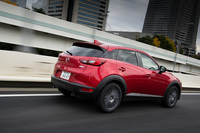 今回の改良では、足まわりの変更に加え、ドライバーのハンドル操作に応じてエンジンの発生トルクを制御し、操縦安定性と乗り心地を改善する「G-ベクタリングコントロール」が全車に装備された。