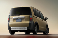 力強く遊び心にあふれるデザインが採用される「フリード クロスター」。