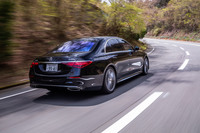 「S500 4MATICロング」のWLTCモードでの燃費値は11.0km/リッター。現在日本に導入される新型「Sクラス」は、すべて4WD仕様になっている。