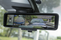 「インテリジェントアラウンドビューモニター」付きのデジタルルームミラーは、オプションとして用意される。