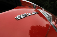 リアには無限メタルロゴエンブレムが配される。