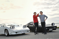 「カウンタック」の共同オーナーとしてエノテン（左）とタッグを組むことに。フェラーリはフェラーリだが、スーパーカーはカウンタックに尽きる。（写真＝池之平昌信）