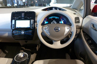 「エアリーグレー」を基調としたインテリアは、シンプルではあるが未来的な印象。