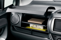 助手席側のアッパーボックス。
    