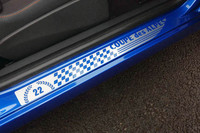 サイドシルの専用プレート。「No.22」は、ルノースポールの前身であるアルピーヌ社の創設者、ジャン・レデレー氏が1954年のアルペンラリー「クープ・デ・ザルプ」で優勝したときのゼッケンだ。