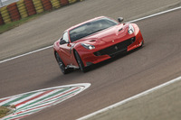 「F12tdf」の前後重量配分は前：後ろ＝46：54と、やや後ろよりとなっている。