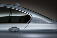 BMW、「5シリーズ」のハイブリッド車を発表の画像