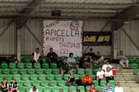 日本のJLOCを応援するファンがスタンドにも！終盤に入りトラブルに襲われたが、ランボルギーニ・ムルシエラゴRG-1のエキゾーストノートに魅せられたファンも多かった。