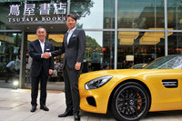 CCCマーケティング取締役会長の村口伸一氏（左）と、メルセデス・ベンツ日本 代表取締役社長兼CEOの上野金太郎氏。