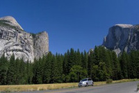 ヨセミテの滝。季節柄、水の少ない時期は迫力が物足りない。