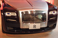 LEDヘッドランプとバンパーを中心に、新たにデザインされたフロントまわり。
    