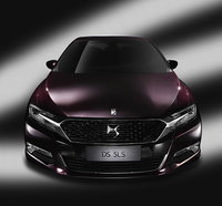 左右のライトにつながれたクロムは、1955年DSのイメージを継承したものという。