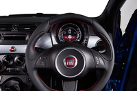 TFT液晶メーター採用の「フィアット500S」発売の画像