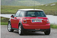 「MINI」2代目、日本では2007年2月に発売の画像
