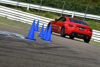 足まわりでは前後のダンパーやスプリングを変更。リアスタビライザーの径が太くされている。