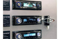 ケンウッドのUSB対応CDレシーバー。デッキの裏にUSB端子を備えメモリーオーディオなどの再生が可能。