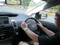 “知的な登山者”になった気にさせるプリウスをドライブ。一路、檜洞丸を目指す。