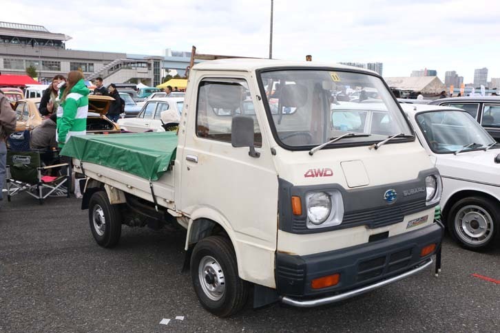 懐かしの3代目「スバル・サンバー トラック」。「営農サンバー」は、農協関係で販売された専売車。モデルライフの途中では、4WDグレードも追加された。