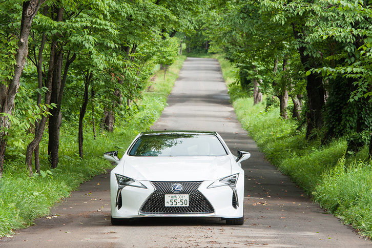 レクサスがオフィシャルパートナーを務める、「ダイニングアウト」の第11弾が北海道ニセコ町で開催された。2日目には、新型「LC」など最新のレクサス車を試乗するスケジュールも組まれていた。
	 
	