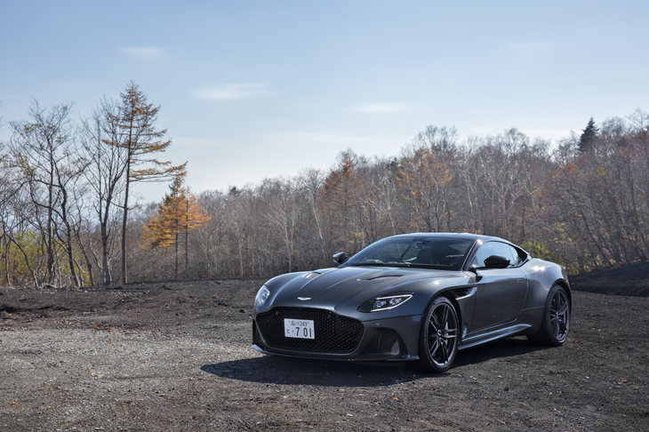 エレガントなデザインと最高出力725psのハイパフォーマンスが目を引く「アストンマーティンDBSスーパーレッジェーラ」と、生まれ変わった「ヴァンテージ」に日本国内で試乗しました。（photo：菊池貴之）