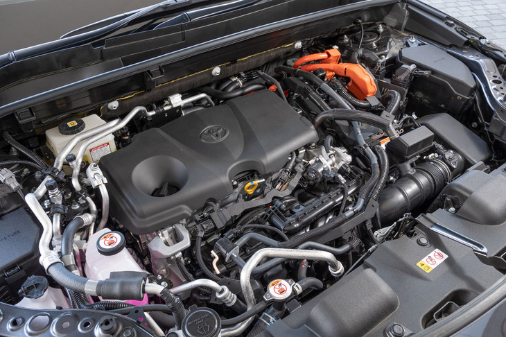 動力性能に関しては、HEVモデルよりパワフルなフロントモーターが特徴。最高出力は62PS、最大トルクは68N・m高められている。