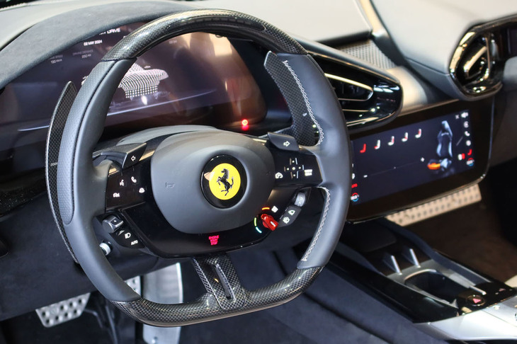 フェラーリ12チリンドリ（ステアリングホイール）